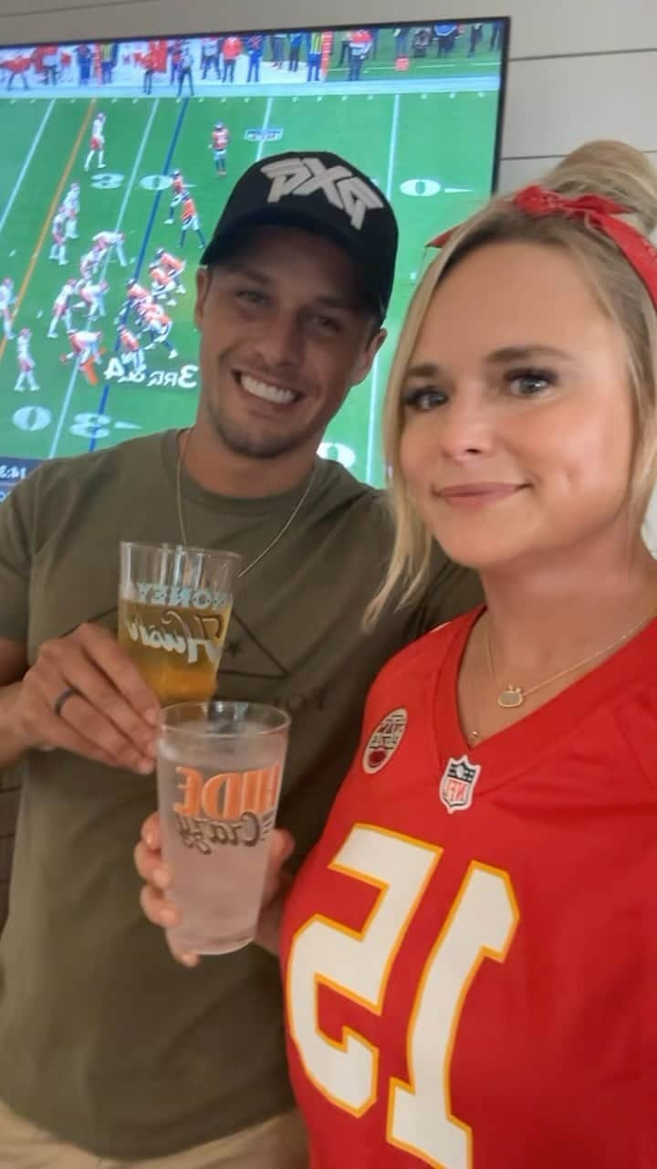 ミランダ・ランバートのインスタグラム：「Let’s go @chiefs @patrickmahomes #mahomie #ETX 🤠」