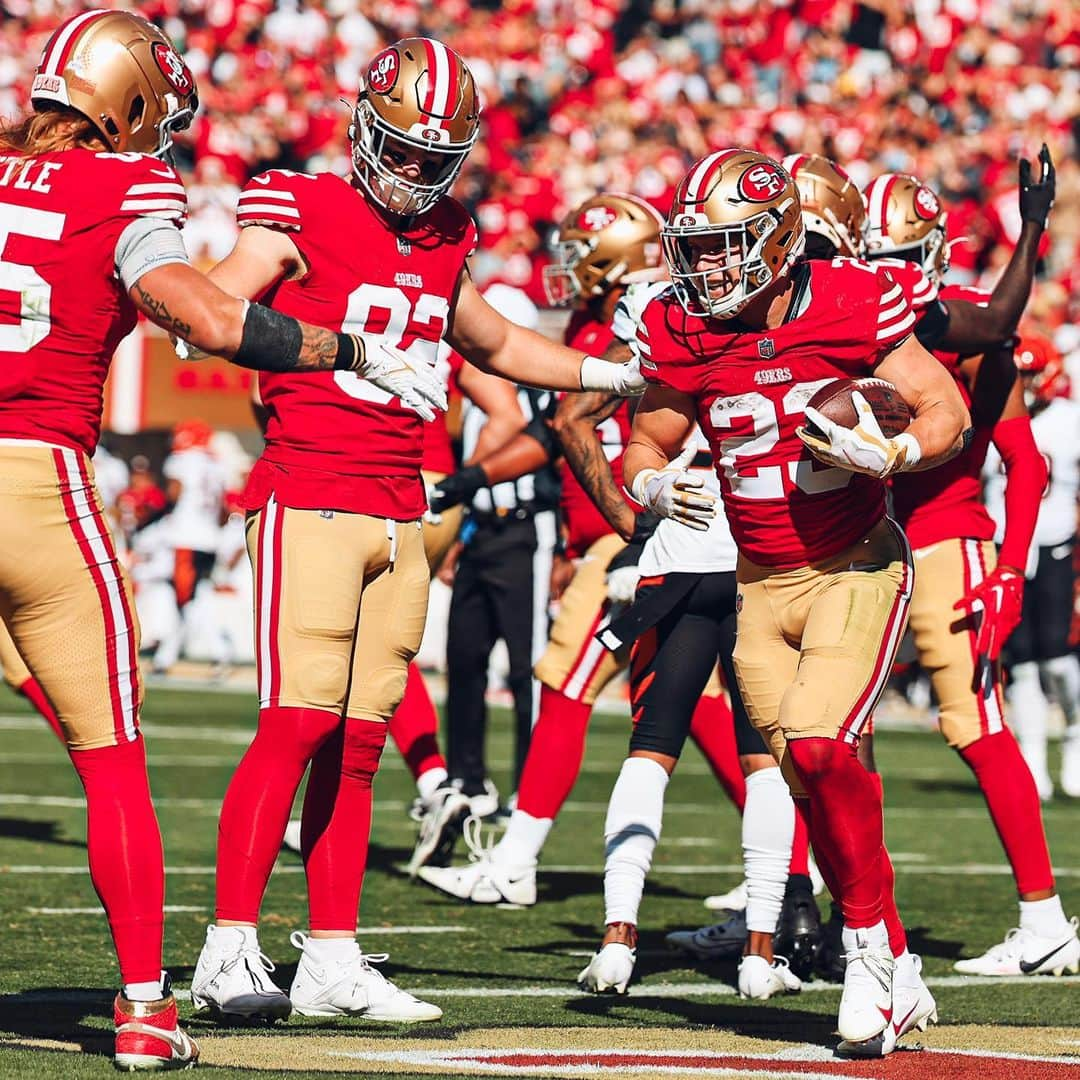 サンフランシスコ・フォーティナイナーズさんのインスタグラム写真 - (サンフランシスコ・フォーティナイナーズInstagram)「Running in to the @nfl record books.」10月30日 6時03分 - 49ers