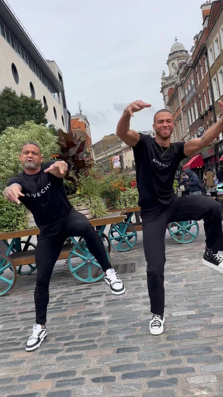 ショウン・トンプソンのインスタグラム：「Another dance 😁 immaculate vibes shaking a leg with the glorious @shaunt 🫶🏾🫶🏾💫 light it up!」