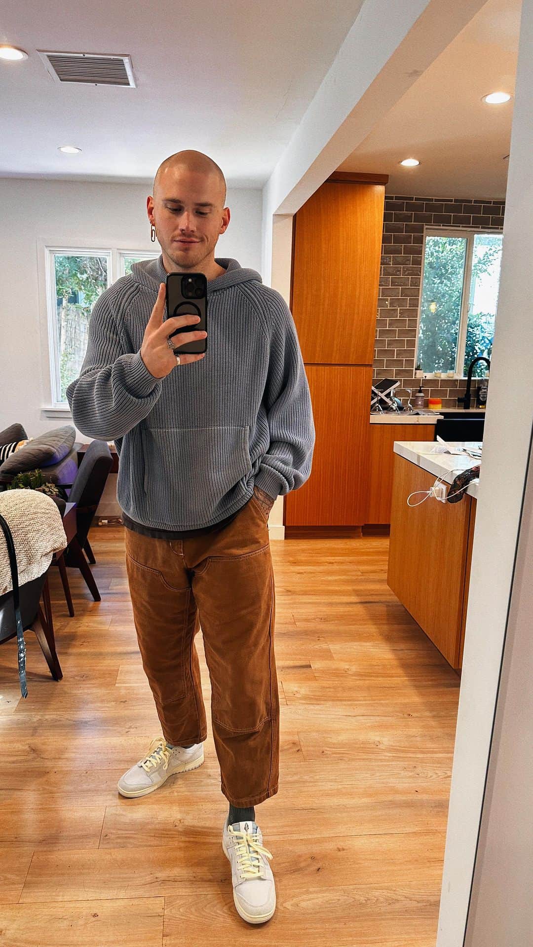 ブランドン・シェイアのインスタグラム：「I was very proud dad about this outfit, y’all like the vibes?」