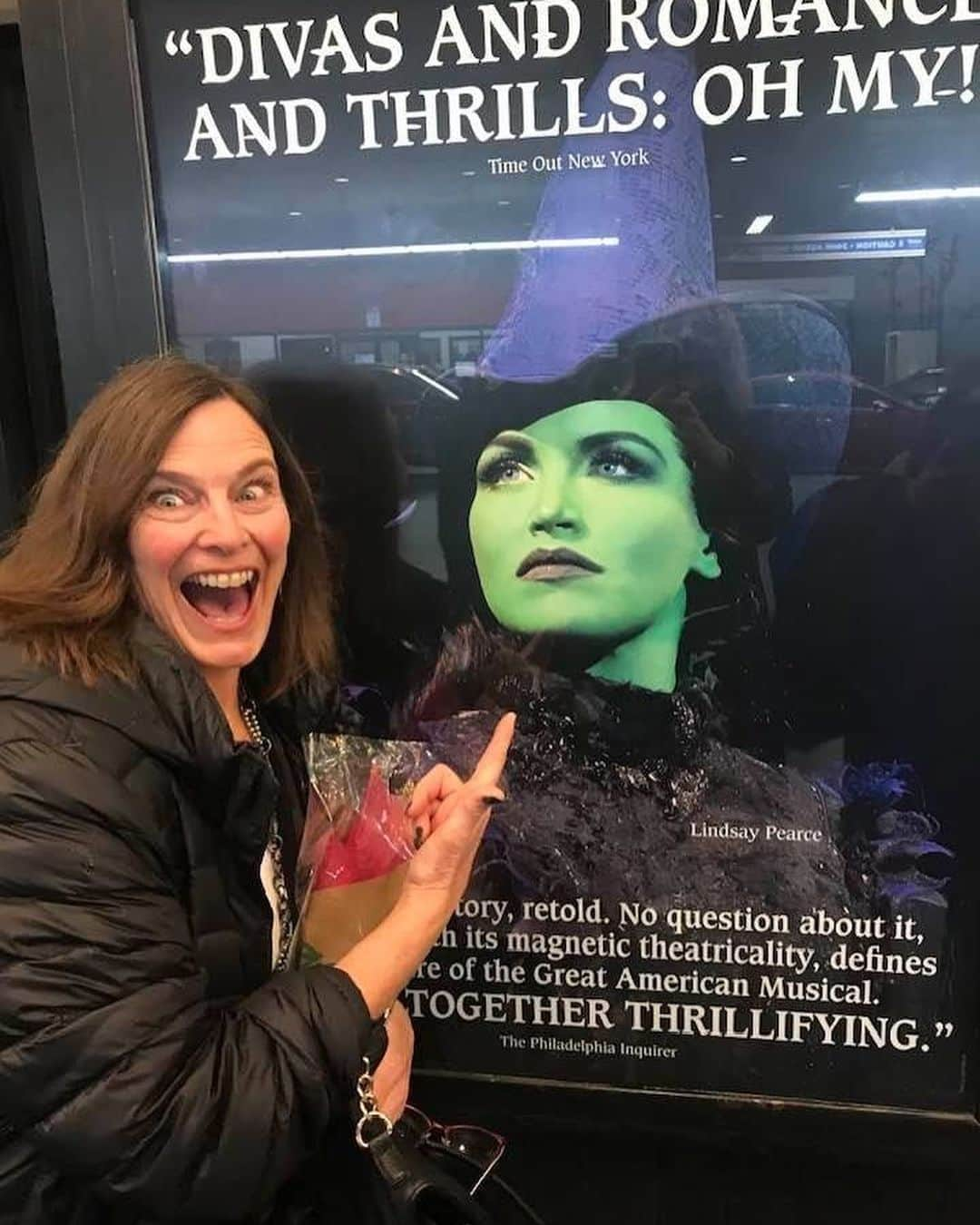 リンジー・ピアースさんのインスタグラム写真 - (リンジー・ピアースInstagram)「Wicked | 2020 💚  1) First time ever putting on the act 2 master gown  2) before my put in, we did a costume and wig run with no green and it was a blast  3) my girls offering emotional support during my pre-debut “calm down” bath  4, 5) beam me up, Elphie 💚  6, 7, 8) the support, the love, the amount of people from multiple different timelines of my life that showed up in my first days was and still is the most beautiful and overwhelming thing 🥹🖤  9) Carol 💛  10) debut 💚」10月30日 6時19分 - lindsayheatherpearce