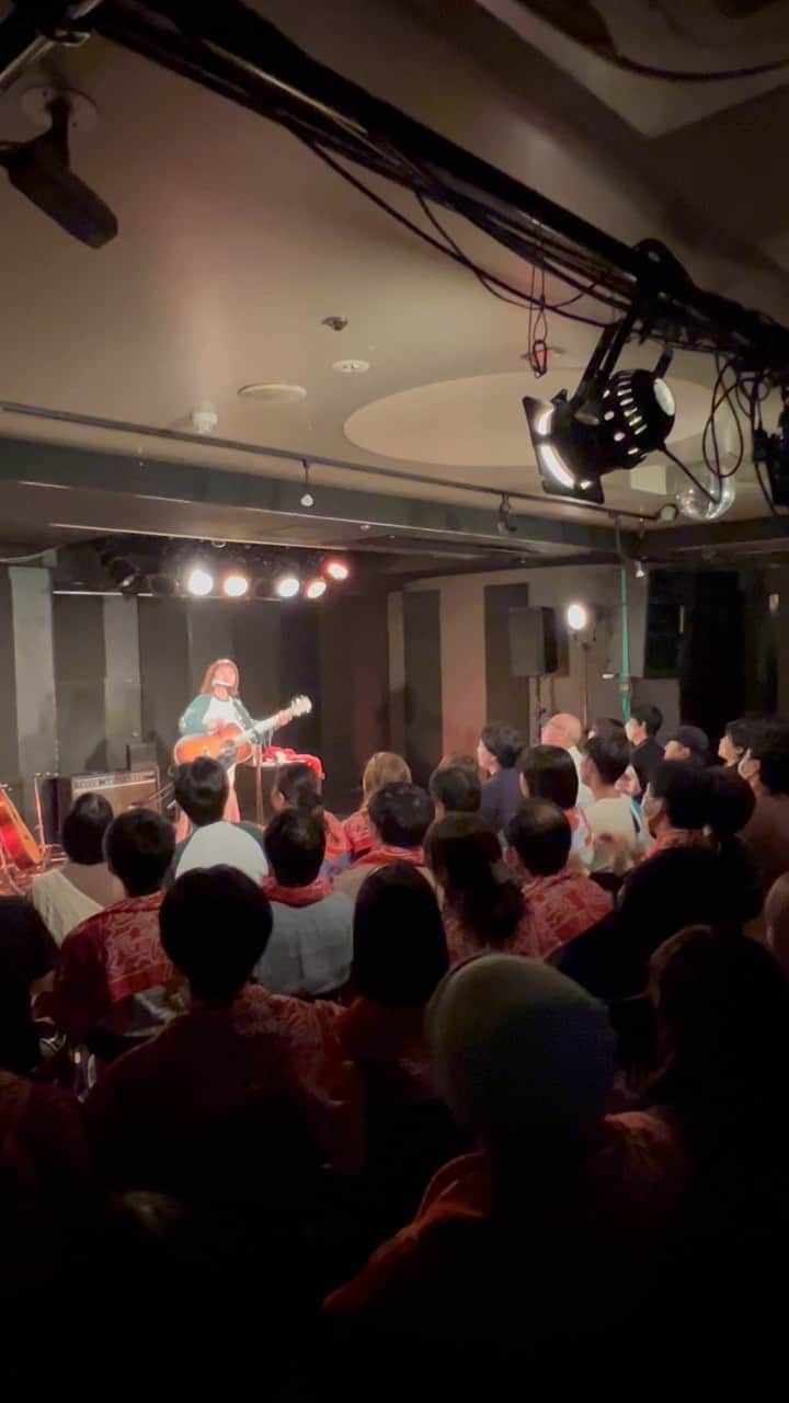 坂口有望のインスタグラム：「#全国声波 _25 ＠愛知・BL cafe  2023.10.7 アンコールの大熱唱｢素晴らしい日｣  名古屋、完売御礼、過去イチの一体感で、なんかわたしも沸々と湧き上がってたね、後半戦のいいスタートが切れました、この日のみんなのためにも、必ず駆け抜けたいこのツアー！  そして、年内終了のBL cafeに悔いなし感謝🙇🏻‍♀️」