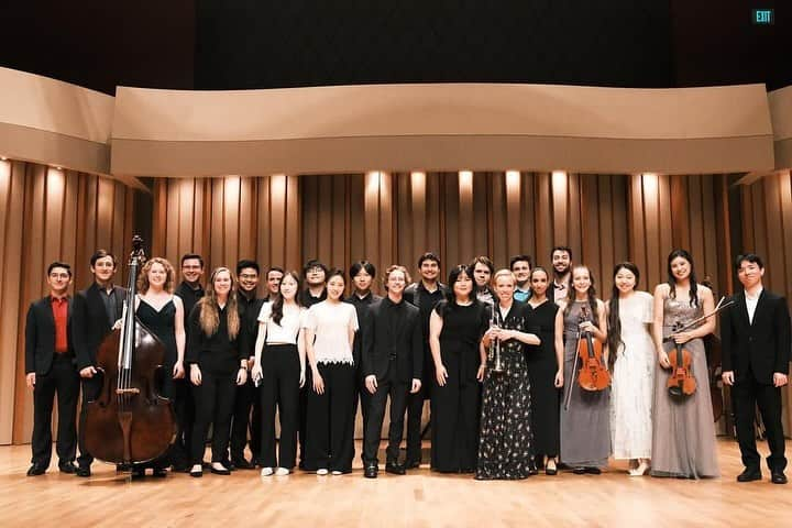 ティーネ・ティング・ヘルセットのインスタグラム：「Last week in LA was so special! Thank you @colburnschool for inviting me to spend time with your amazing students! Playing chamber music together is the best way to get inspired also as a teacher, thank you so much to all of you ❤️I will cherish this experience for a looooong time 🤩 (photos: @euterpe._07 )」