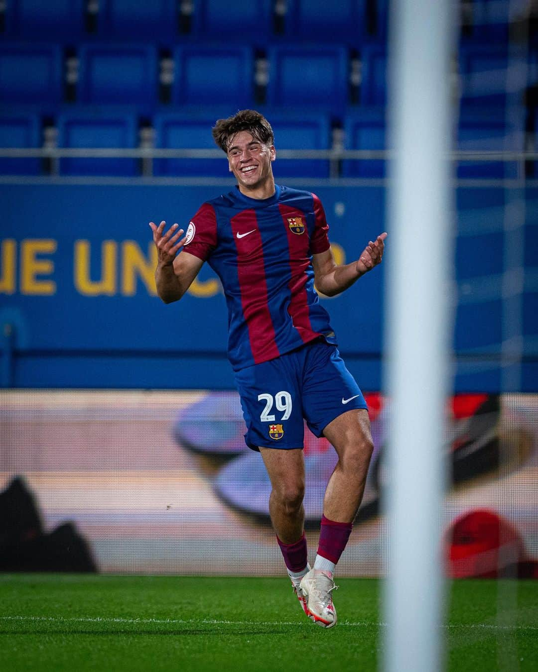 FCバルセロナさんのインスタグラム写真 - (FCバルセロナInstagram)「He did it again! Marc Guiu with a last-minute, game-winning goal for @fcbarcelonab! 😱 #madeinlamasia   No et perdis el gol en el darrer minut de @marcguiu9 ! 🔥」10月30日 6時51分 - fcbarcelona