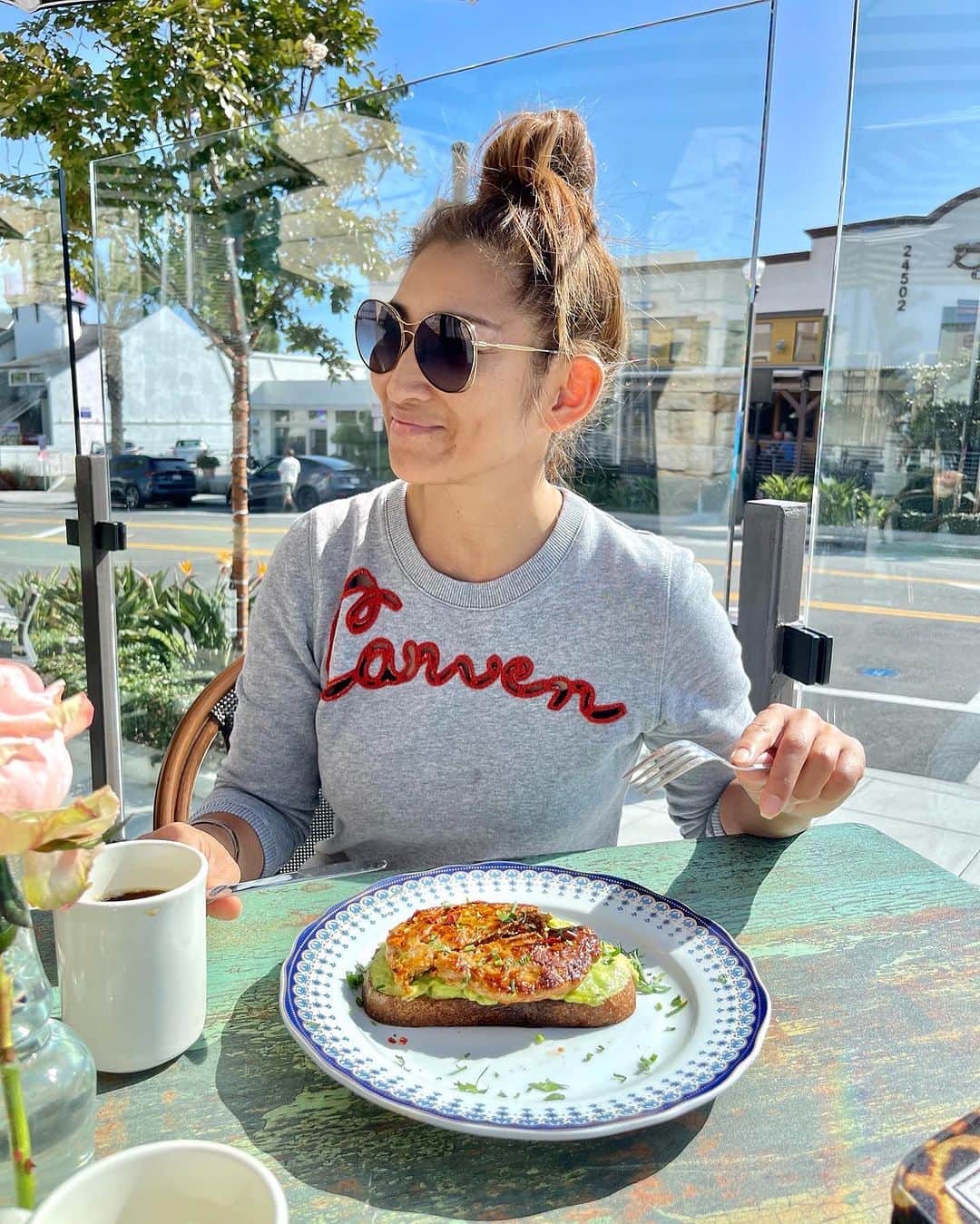 北紺守彦さんのインスタグラム写真 - (北紺守彦Instagram)「⛵️Dana pointはオシャレな店がいっぱい  ここのアボガドトーストが大好きだなぁ😊 @MAISON cafe ＋market 美味しいよ🍞  テラス席が気持ちいいね 風が気持ちいい 太陽が気持ちいい  よく 夫婦でランチに来ます👫  🏄サンクラメンテの街も 好きだなぁ  味わい深い街 カッコいい街 古きよきアメリカが残ってる感じで まさにサーフシティーだね  今日は👨‍👩‍👧家族でランチ来ました @BRUSSELS- BISTRO 週末は よく来ます  ここの ムール貝が美味しい！ 昼間から白ワインと最高でした  まだまだ 行きたい場所がいっぱいです🤗  #dana  #point  #danapoint  #ムール貝  #白ワイン  #シャルドネ  #surfcity」10月30日 6時59分 - morihiko.kitakon