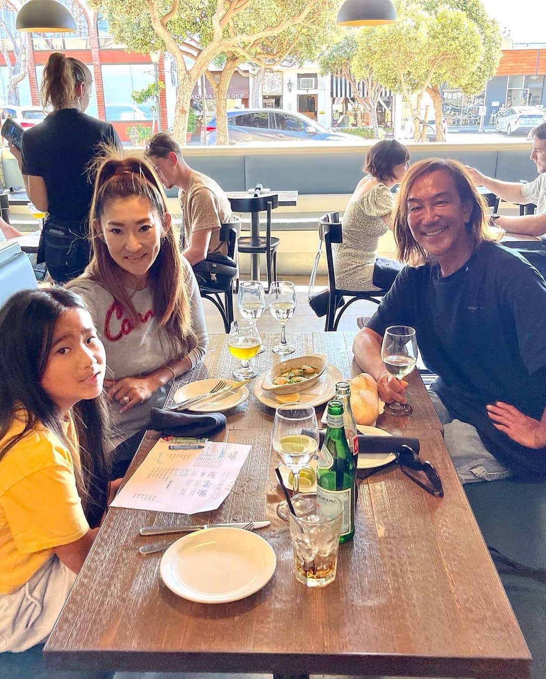 北紺守彦さんのインスタグラム写真 - (北紺守彦Instagram)「⛵️Dana pointはオシャレな店がいっぱい  ここのアボガドトーストが大好きだなぁ😊 @MAISON cafe ＋market 美味しいよ🍞  テラス席が気持ちいいね 風が気持ちいい 太陽が気持ちいい  よく 夫婦でランチに来ます👫  🏄サンクラメンテの街も 好きだなぁ  味わい深い街 カッコいい街 古きよきアメリカが残ってる感じで まさにサーフシティーだね  今日は👨‍👩‍👧家族でランチ来ました @BRUSSELS- BISTRO 週末は よく来ます  ここの ムール貝が美味しい！ 昼間から白ワインと最高でした  まだまだ 行きたい場所がいっぱいです🤗  #dana  #point  #danapoint  #ムール貝  #白ワイン  #シャルドネ  #surfcity」10月30日 6時59分 - morihiko.kitakon