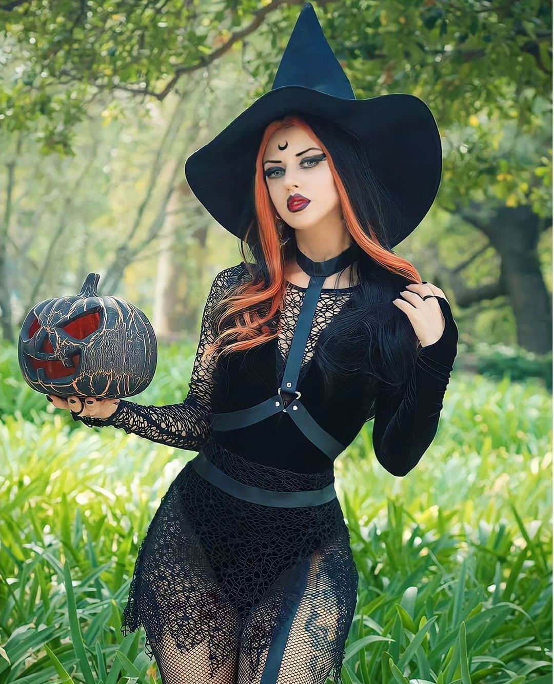 レッグアベニューさんのインスタグラム写真 - (レッグアベニューInstagram)「@cherrylips.cherry wearing the Crafty Witch Costume」10月30日 7時03分 - legavenue