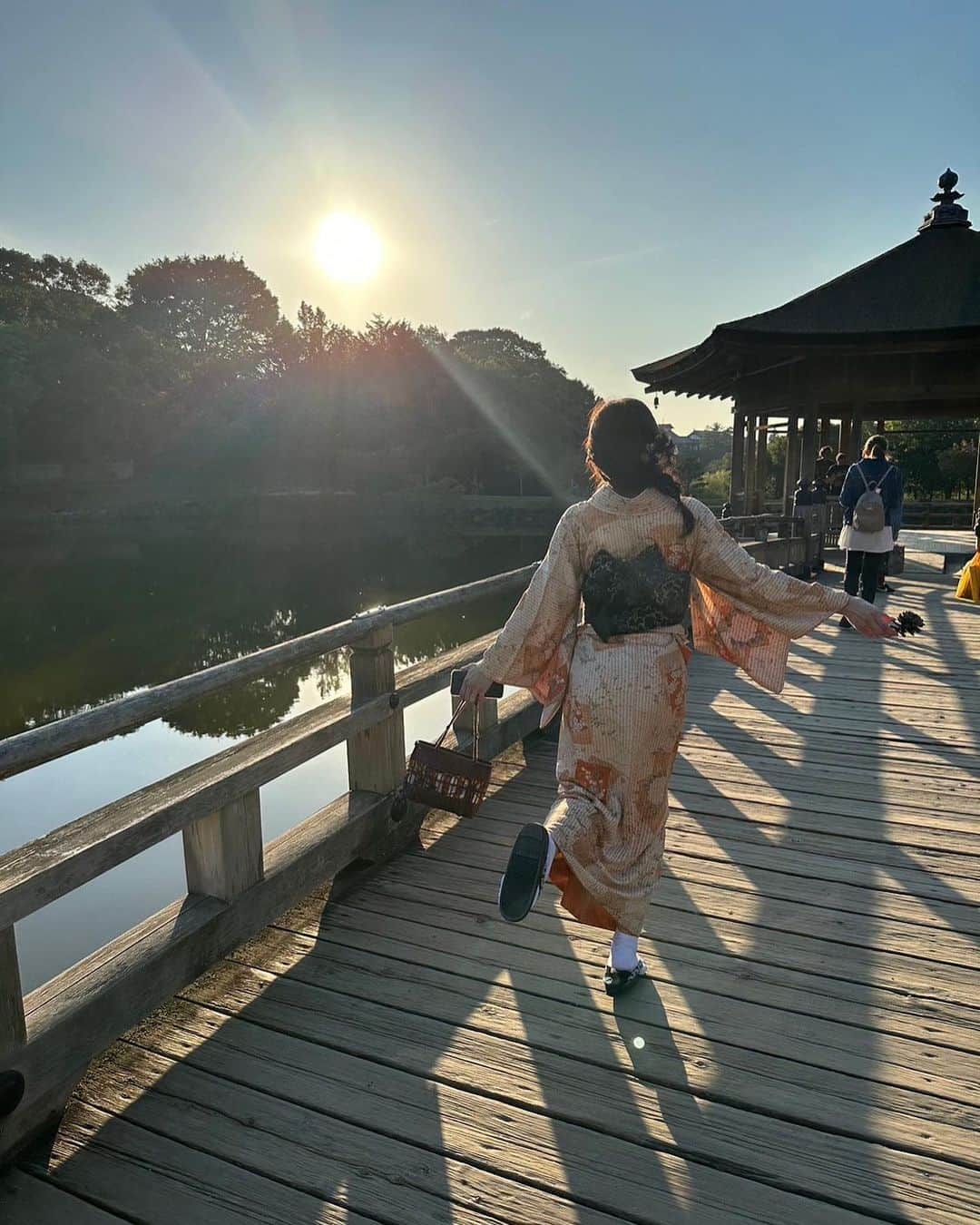 渚志帆さんのインスタグラム写真 - (渚志帆Instagram)「お着物来て初めての奈良へ👘 とても素敵な風景ばかりで鹿さん可愛くて🦌 ちょっぴり紅葉もしてて🍁  あっという間だったけど楽し最高でした🌟🌟🌟」10月30日 20時00分 - totsuka_ruu