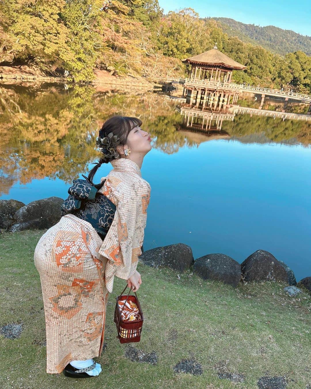 渚志帆さんのインスタグラム写真 - (渚志帆Instagram)「お着物来て初めての奈良へ👘 とても素敵な風景ばかりで鹿さん可愛くて🦌 ちょっぴり紅葉もしてて🍁  あっという間だったけど楽し最高でした🌟🌟🌟」10月30日 20時00分 - totsuka_ruu