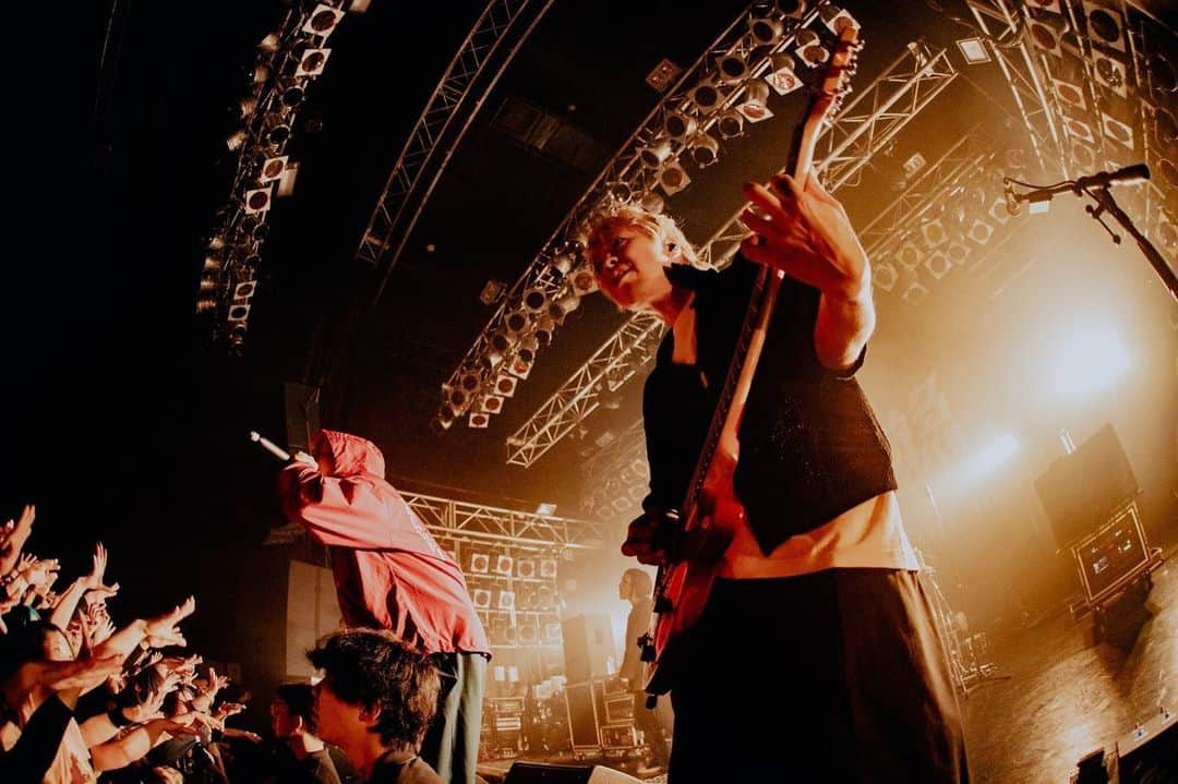 N∀OKIさんのインスタグラム写真 - (N∀OKIInstagram)「響都超特急 福岡DRUM LOGOS  GUEST Crossfaith  金属バット  2018年ぶりの久々生の金属バット ホンマ好きやわこの人ら 大いに笑わしてもらいまして 久々のCrossfaith  なんちゅ〜ライブしよんねん 問答無用に焚きつけられて 真正面から真っ白に燃え尽きましたわね  最終日に相応しき景色 ど真ん中の覚悟 ありがとうございました  このそれぞれ各地の 熱を持って12月16.17日 響都超特急でおまちしてます  　 写真 お誕生日に 海老フライ定食を ご馳走してくれて ありがとうございましたな @kawado_photo」10月30日 7時03分 - chairoy1945