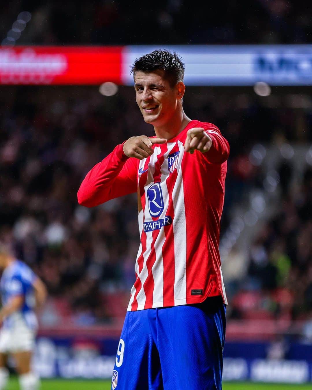 アトレティコ・マドリードのインスタグラム：「Cuando todos saben que vas a marcar y te piden que les dediques un gol 😜」