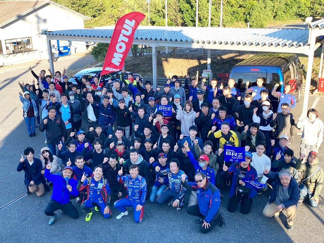 山内英輝のインスタグラム：「昨日は、STIサーキットドライブのイベントでした。 初のトータル2時間の講習があり、そんな話せるんやろかと思いましたが、無事にこなすことが出来ました👏  さて今日は取材があるので、これから移動です。」