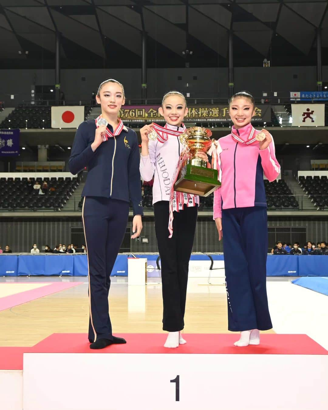 日本体操協会のインスタグラム：「第76回全日本新体操選手権大会🇯🇵10/28 * 女子個人総合結果 1位　#鶴田芽生　 2位　#喜田未来乃　 3位　#鈴木菜巴　　 4位　#松坂玲奈　 5位　#岡田華英　 6位　#島﨑もも　 7位　#小西野々花　 8位　#安藤愛莉　 　 大会情報ページ👉️ https://www.jpn-gym.or.jp/rhythmic/event/34999/  #全日本新体操選手権 #2023RGALLJAPAN #新体操 #rhythmicgymnastics #男子新体操 #mensrhythmicgymnastics」