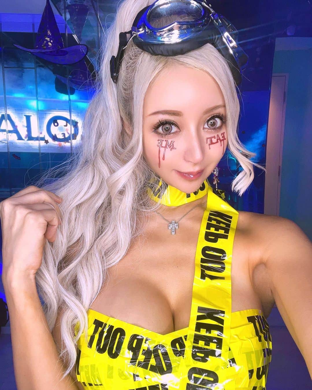 はるたむのインスタグラム：「Happy Halloween 2023 Day 1 🎃  LOALO GAL PARTYに出演して ハロウィンしたよ👻  ずっとやろうとしてなんだかんだ やってなかったkeep outのコス⚠️  侵入禁止🤫💕  #ハロウィン　#ハロウィンコスプレ  #ハロウィンパーティー　#ハロウィン2023 #ギャル　#ロアロ #gal #loalo #halloween #happyhalloween」