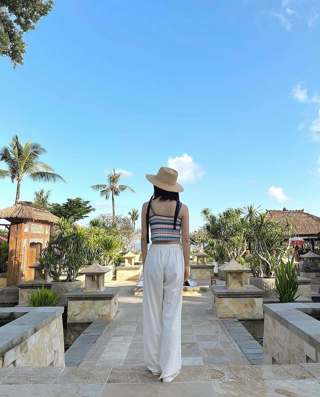 朝日奈央のインスタグラム：「Memories of Bali 😌🎞️ 普段かぶらないようなお帽子もかぶりたくなっちゃうわよね👒  #Bali #ayanaresort #あさひ私服」