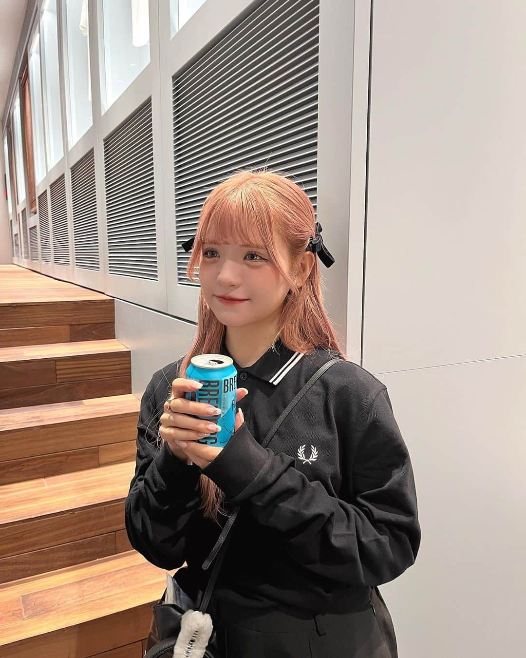 砂糖華のインスタグラム：「FRED PERRY のリニューアルパーティに行ってきたよ🎀 ‪　　　　　‬ ポロシャツ桃とおそろいなの！めちゃくちゃ可愛い💘 ‪　　　　　‬ ビールもサンドイッチも美味しかったな🥪 ‪　　　　　‬ ‪　　　　　‬ #fredperry #フレッドペリー #ポロシャツ #秋服コーデ #冬服コーデ」