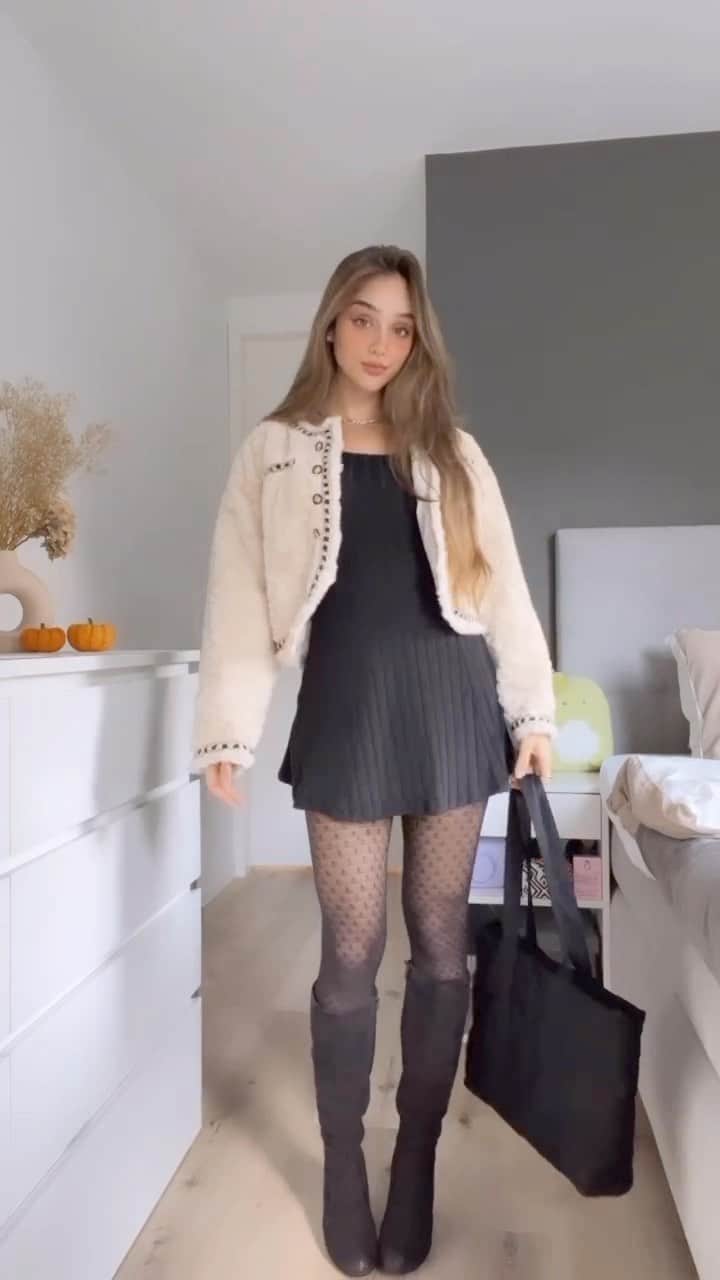SHEINのインスタグラム：「Your fall fits are incomplete without a cozy teddy 🍂 🧸 @Sweetinstabella  🔎 20969944  12734170 6711347  #SHEIN #SHEINforAll #SHEINstyle #fashion #chic」