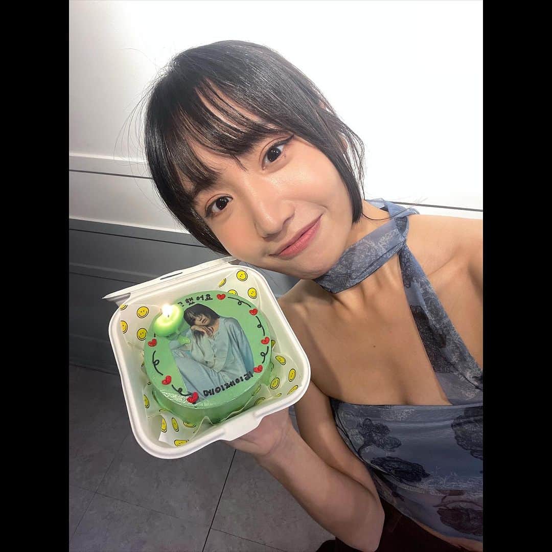 May J Leeのインスタグラム：「사 랑 합 니 다 💚」