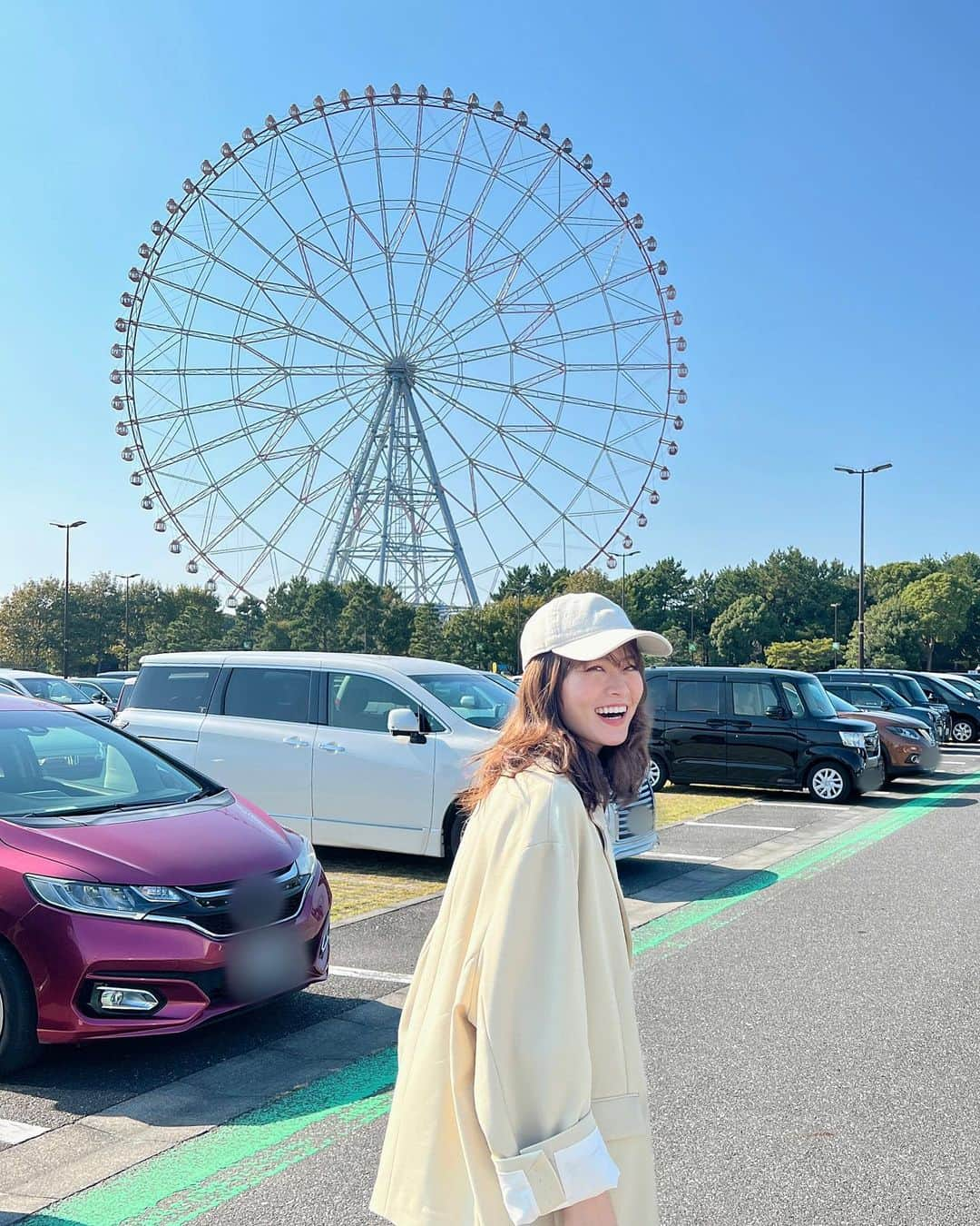 山崎怜奈さんのインスタグラム写真 - (山崎怜奈Instagram)「・ 小さい頃にも乗った、葛西臨海公園の観覧車！地元で仕事があると親戚にも久しぶりに会えるので嬉しい🎡  ◾️12/2(土) ファンイベントを開催することになりました！ 時期的にも、クリスマスパーティーや忘年会のような雰囲気で楽しめたらいいなーと思ってます！！ 詳しくはまた後日、公式HPにてお知らせします。 OFFICIAL FAN CLUB会員の皆様、ぜひお越しください🤝️」10月29日 22時33分 - rena_yamazaki.official