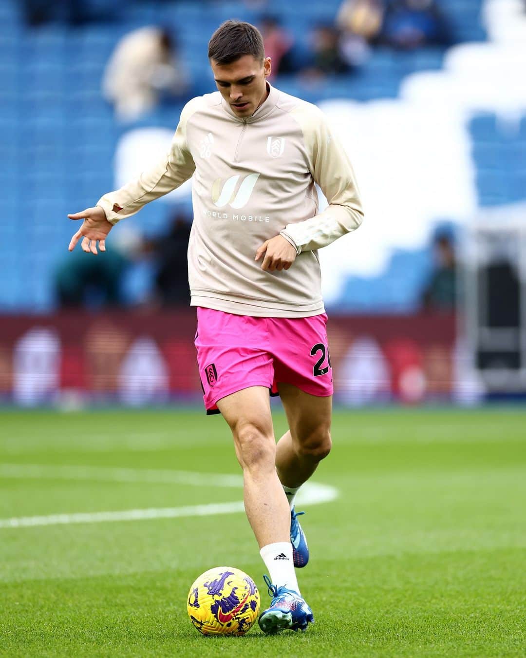 フラムFCのインスタグラム：「A 50th Fulham app for João! 👏」