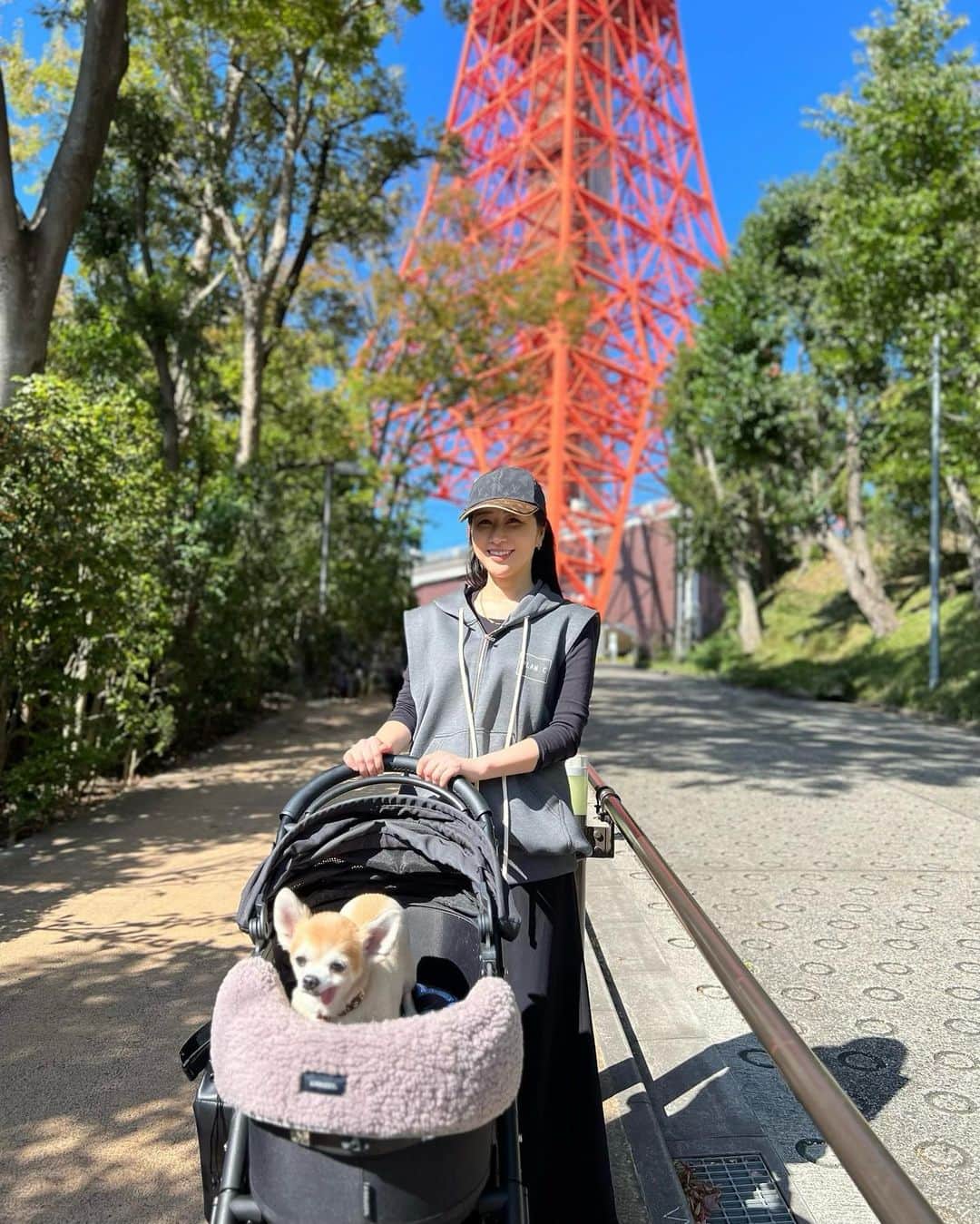 高倉絵理のインスタグラム：「ランチ後のお散歩🗼  #東京タワー #東京タワーが好き #tokyotower #tokyotokyo」