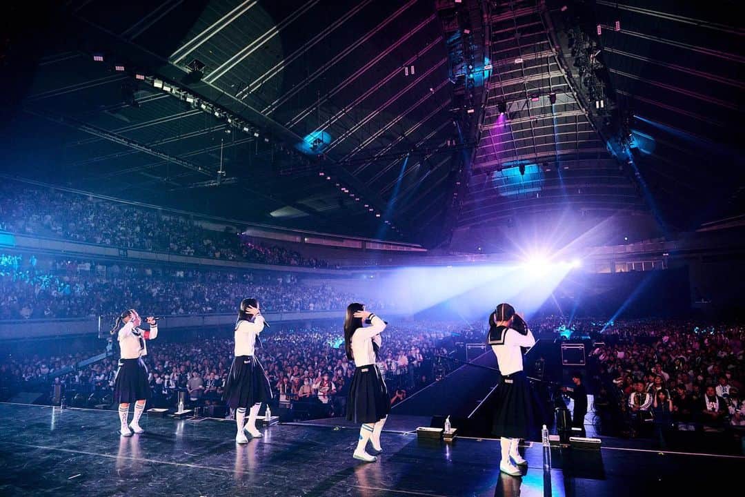 新しい学校のリーダーズのインスタグラム：「初アリーナワンマンライブ「HAMIDASHITEIKU」 at 東京体育館 🔥🔥🔥 THANK YOU SO MUCH!!!!   photo by usamiryo  #HAMIDASHITEIKU #新しい学校のリーダーズ #atarashiigakko」