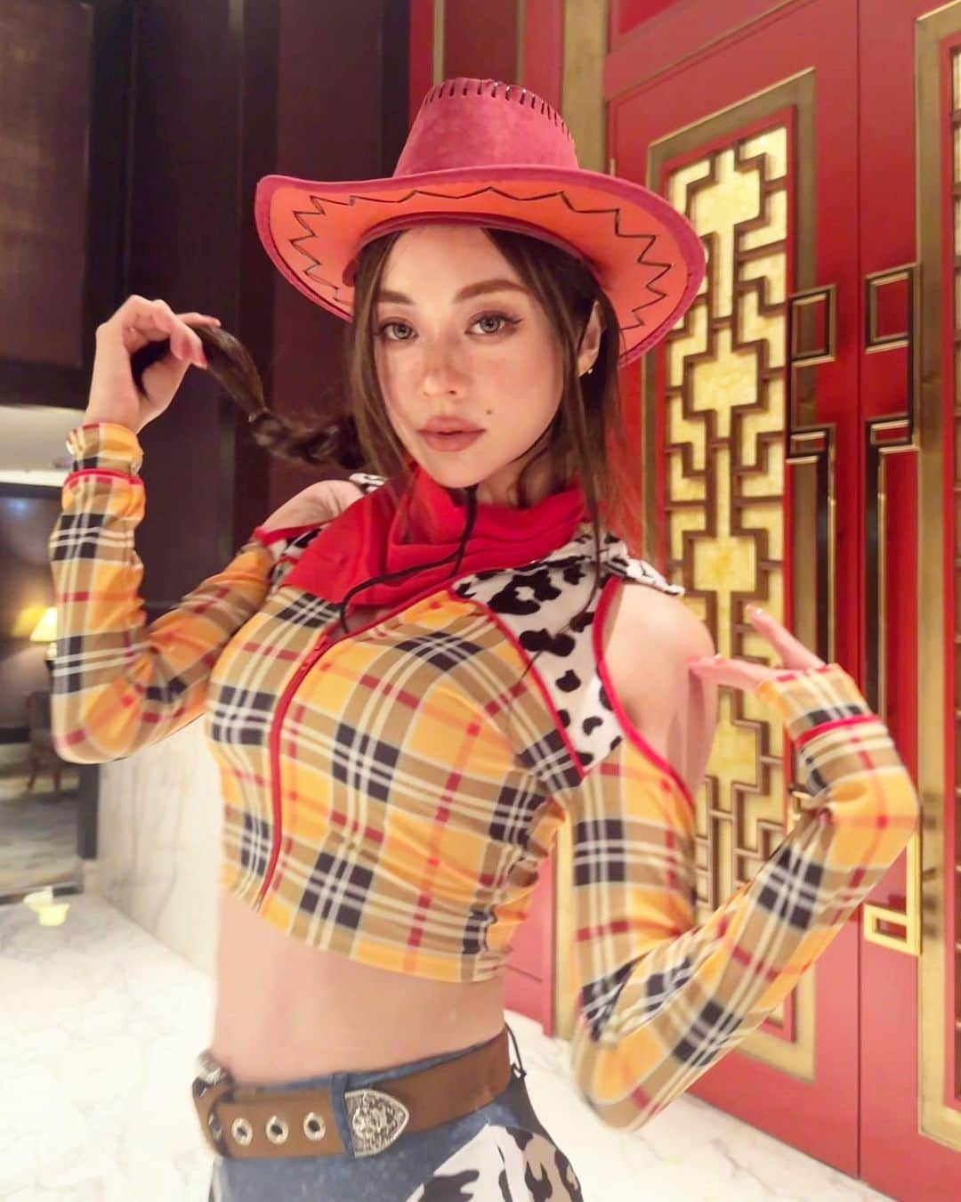 松岡李那さんのインスタグラム写真 - (松岡李那Instagram)「Halloween costumes 2023  Toy Story Jessie 🐴❤️ But now I realise that my clothes are a mix of Woody and Jessie😳 一石二鳥ってやつかな？ #halloween  #costume  #toystory」10月29日 22時44分 - linahxoxo