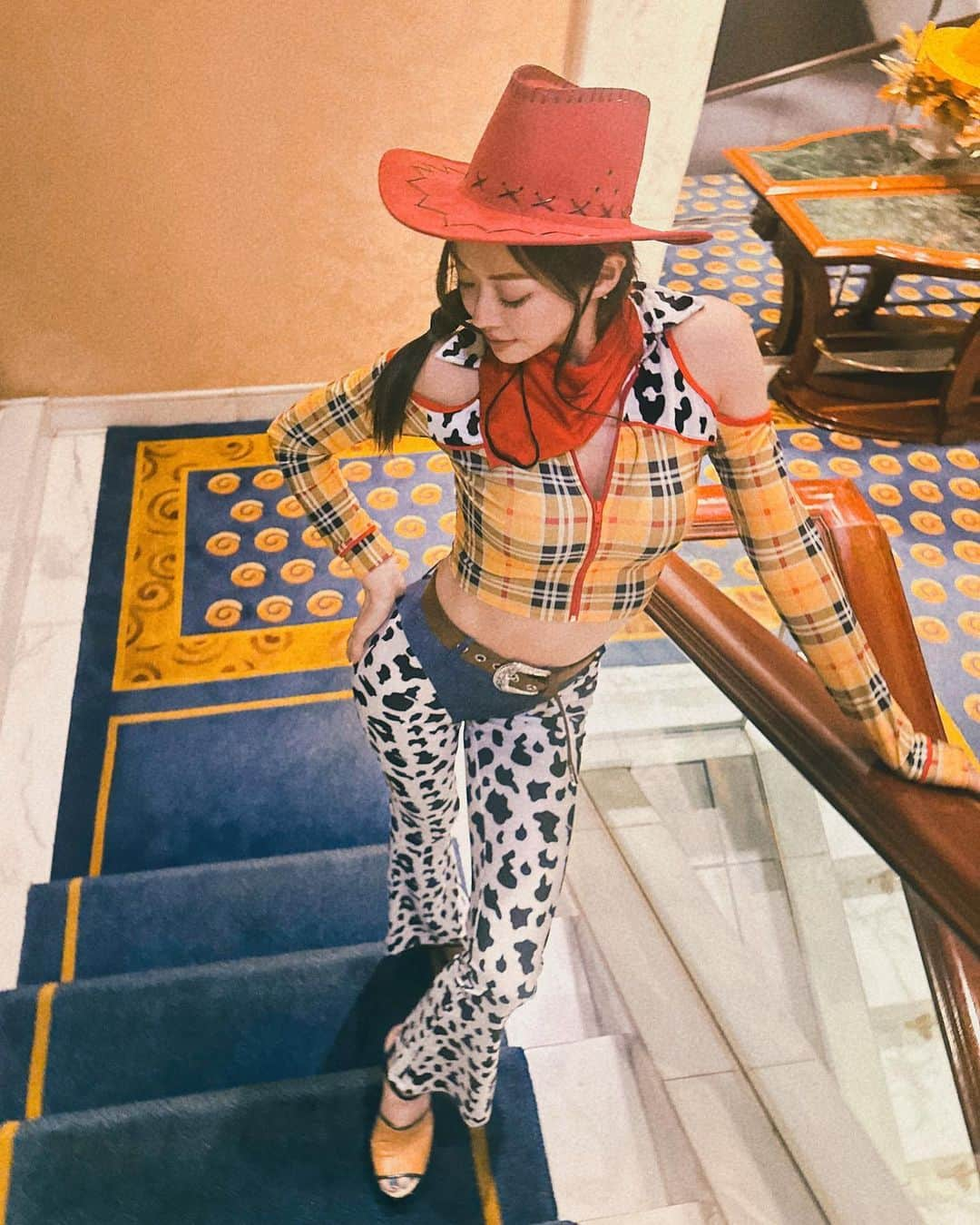 松岡李那さんのインスタグラム写真 - (松岡李那Instagram)「Halloween costumes 2023  Toy Story Jessie 🐴❤️ But now I realise that my clothes are a mix of Woody and Jessie😳 一石二鳥ってやつかな？ #halloween  #costume  #toystory」10月29日 22時44分 - linahxoxo