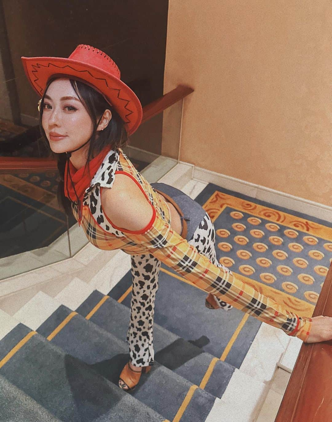 松岡李那さんのインスタグラム写真 - (松岡李那Instagram)「Halloween costumes 2023  Toy Story Jessie 🐴❤️ But now I realise that my clothes are a mix of Woody and Jessie😳 一石二鳥ってやつかな？ #halloween  #costume  #toystory」10月29日 22時44分 - linahxoxo