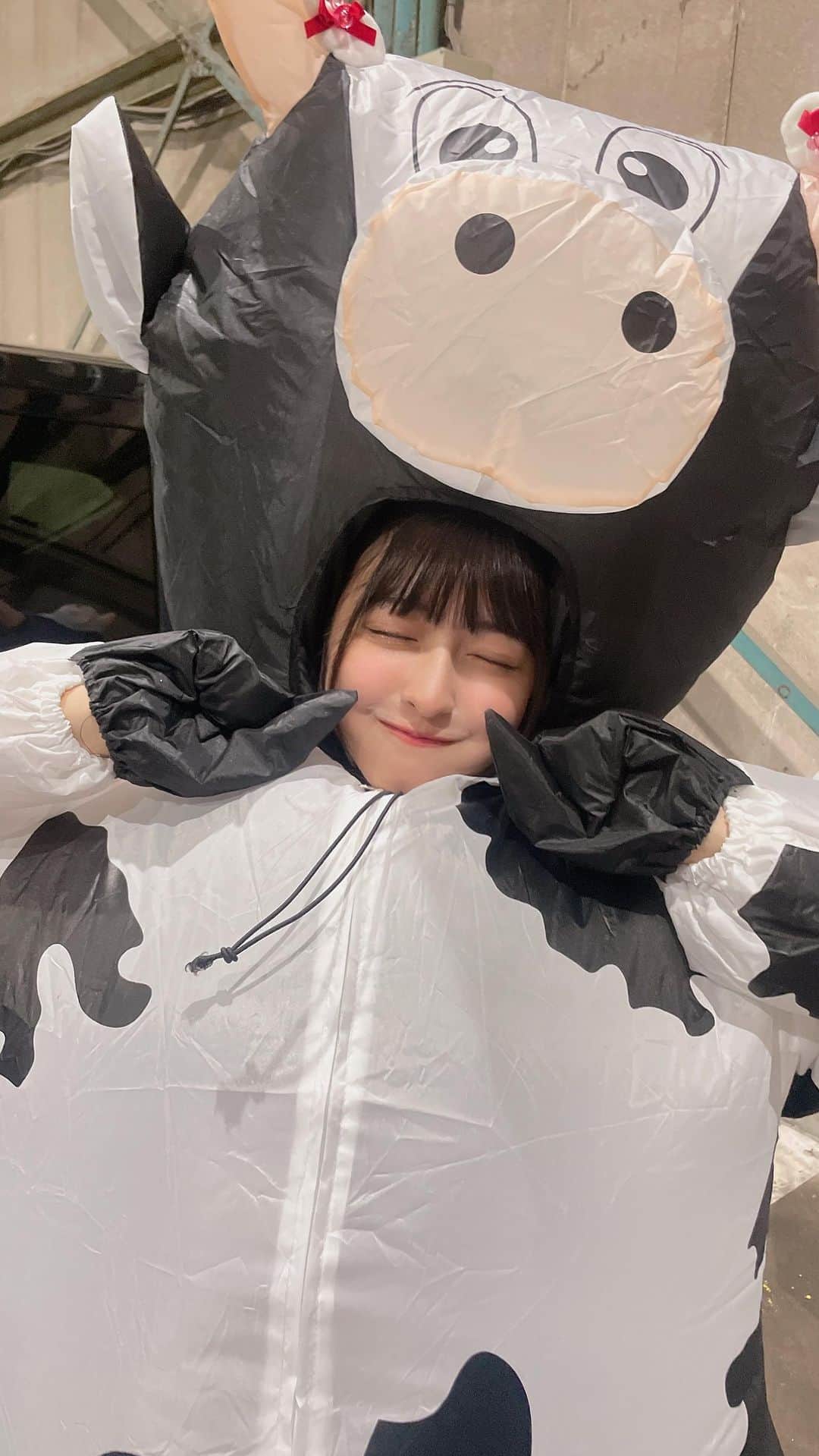 のインスタグラム：「ぎゅーっと抱きしめて？🐮♡ #ハロウィンコスプレ  #ハロウィン  #ハロウィン仮装  #コスプレ女子」