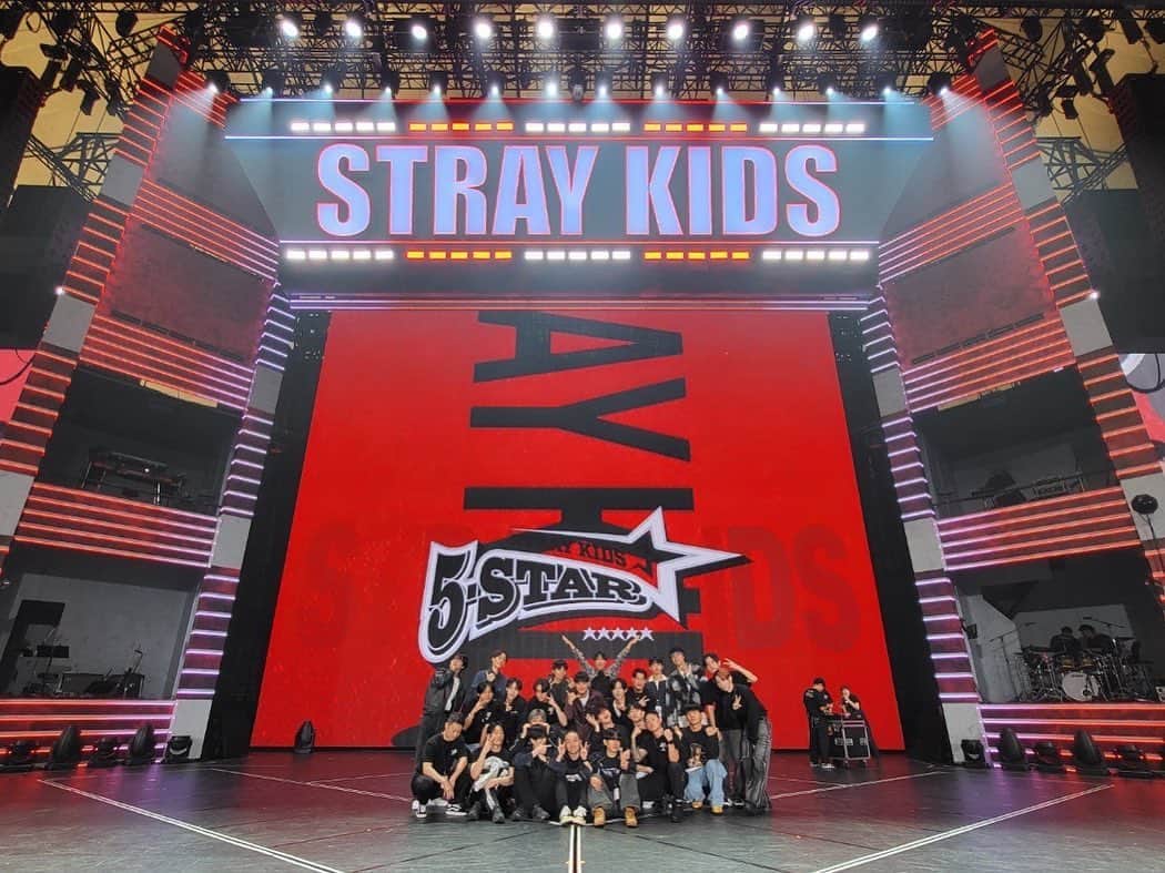木下流声のインスタグラム：「"STRAY KIDS 5-STAR DOME TOUR 2023”  ⭐️⭐️⭐️⭐️⭐️  福岡から東京まで 本当にあっという間でした😭  最高のツアーをありがとうございます！ 全公演お疲れ様でした🔥🔥🔥  #straykids #5stardometour2023 #tokyo #tokyodome #dancer #skz #STAY #teammaru #studiomaru」