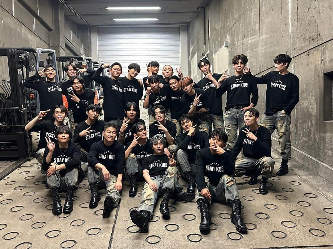 木下流声さんのインスタグラム写真 - (木下流声Instagram)「"STRAY KIDS 5-STAR DOME TOUR 2023”  ⭐️⭐️⭐️⭐️⭐️  福岡から東京まで 本当にあっという間でした😭  最高のツアーをありがとうございます！ 全公演お疲れ様でした🔥🔥🔥  #straykids #5stardometour2023 #tokyo #tokyodome #dancer #skz #STAY #teammaru #studiomaru」10月29日 22時46分 - ryusei_kinoshita