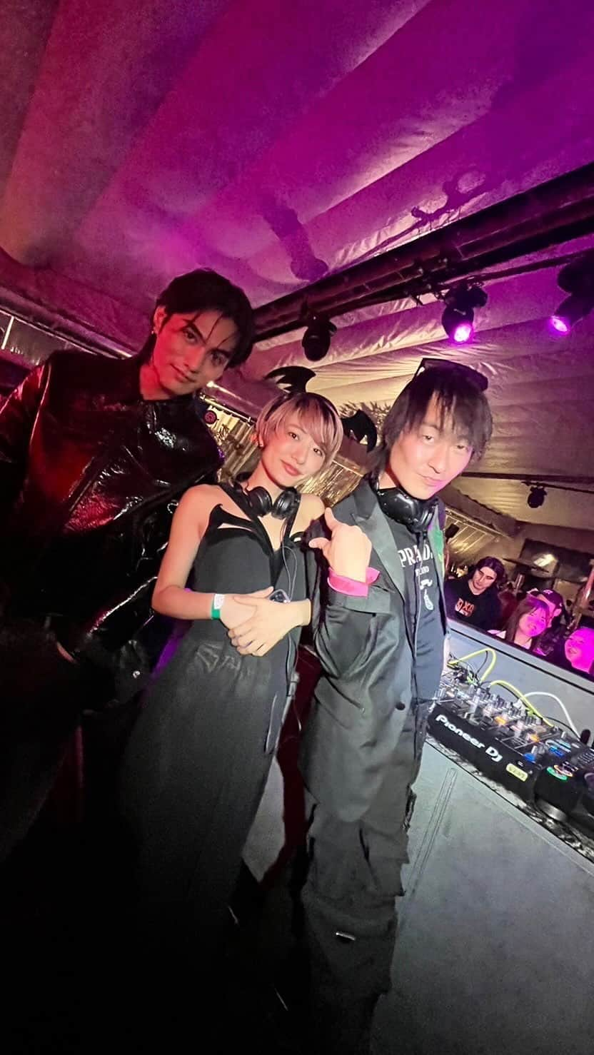 中川友里のインスタグラム：「last night @sushichamnight 🎉 @champagneaddiction @jj_junya  at @celavitokyo  @veuveclicquot  #veuveclicquot  #champagne #dj #sushi #sushichampagnenight」