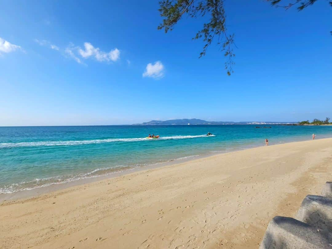 Shihoのインスタグラム：「終わらない夏  #neverendingsummer #sea #sky #blue #earthing #summer #beach #singerslife #終わらない夏 #海」