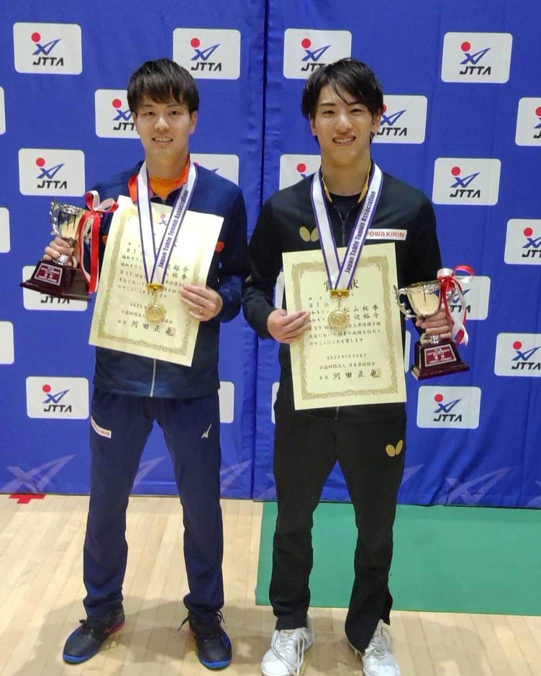 松山祐季のインスタグラム：「全日本社会人ダブルス優勝。 @w.yusuke0516 さんと2連覇できました。 ダブルス3回目の優勝は正直自分でもびっくりしすぎています😂できすぎです。 ダブラーって言われないようにシングルダブル共に頑張っていきます😎」