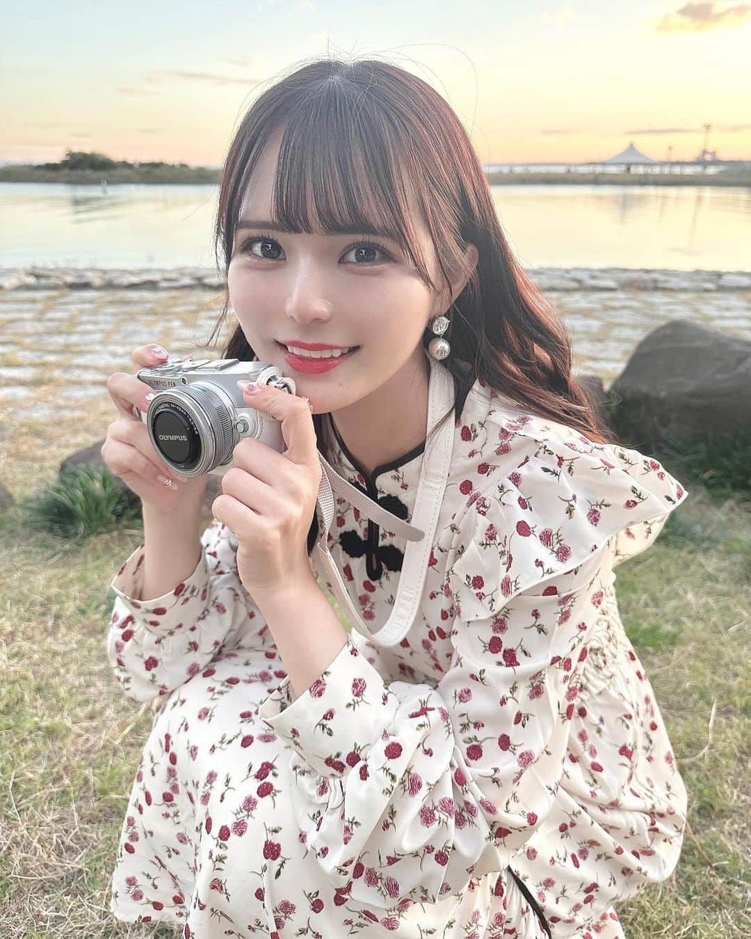 桜井ひかるさんのインスタグラム写真 - (桜井ひかるInstagram)「カメラお迎えしたよ〜📸  ずっと欲しいなって思ってたけど 携帯で撮ればいいかなって なかなかお迎えしてなかったの😣  これを機にたくさんおでかけしたり、 色んな写真撮りたいな〜( ´,,•ω•,,`)♡  op @apres_jour さん👗 ロング丈でハイウエストだから スタイル良く見えて嬉しいし、 胸元のチャイナが可愛い🐼  #pr #apres_pr #apresjour #アプレジュール#OLYMPUS#ミラーレス#ミラーレス女子 #カメラ#カメラ女子 #葛西臨海公園#カメラ初心者 #巻き下ろし#チャイナ#チャイナワンピース」10月29日 22時50分 - hikarunroll_