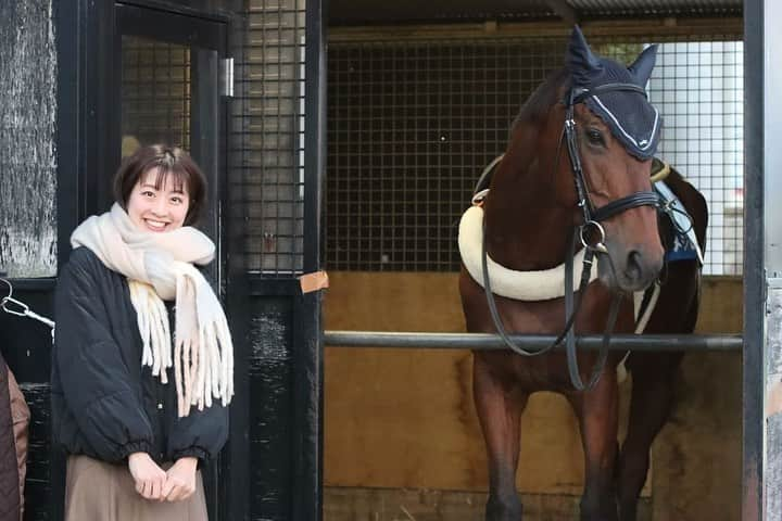 湯浅知里さんのインスタグラム写真 - (湯浅知里Instagram)「♡♡ . . メジロゴゼン×私🐴🥕 (撮影は山下さん😊✨ありがとうございます😆) . ホッカイドウ競馬も残り2週です✨ ラスト頑張ります‼︎ . 大学の後輩✨加奈山アナと また一緒に仕事ができました🫡 動画撮影ノリノリで付き合ってくれてありがとう😊 . 井口さんとの写真も🤗」10月29日 22時50分 - chisato.y515