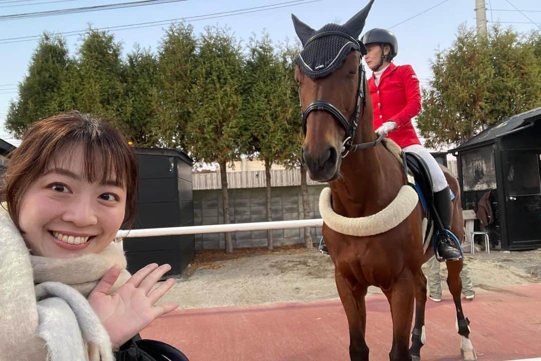 湯浅知里さんのインスタグラム写真 - (湯浅知里Instagram)「♡♡ . . メジロゴゼン×私🐴🥕 (撮影は山下さん😊✨ありがとうございます😆) . ホッカイドウ競馬も残り2週です✨ ラスト頑張ります‼︎ . 大学の後輩✨加奈山アナと また一緒に仕事ができました🫡 動画撮影ノリノリで付き合ってくれてありがとう😊 . 井口さんとの写真も🤗」10月29日 22時50分 - chisato.y515