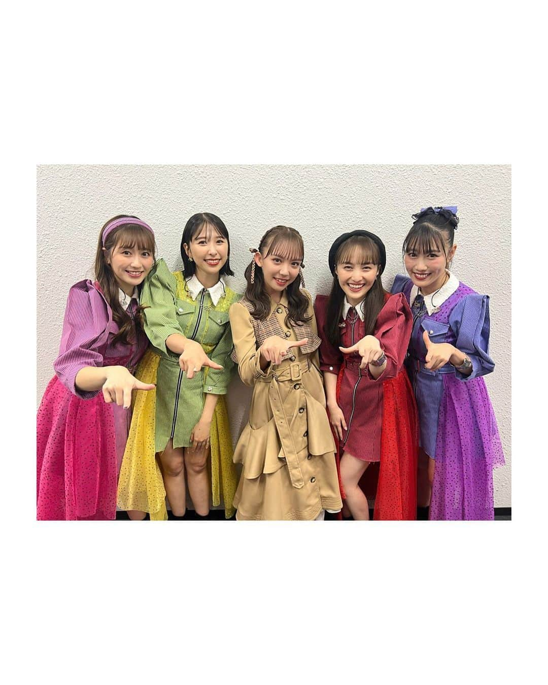 川瀬あやめ（ukka）のインスタグラム：「・ 小学生の頃公園でDNA狂詩曲を踊ってた人が 本物に囲まれて怪盗少女を歌える日が来るなんて 神様も思ってなかったと思う、 ももクロちゃんと偉い人達の優しさでこんなに贅沢な思いをさせてもらえて私は本当に幸せです！！！！！！ 誰がなんと言おうと私の人生の中で今日が1番のスペシャルハッピーデーでした☘️ スターダストに入れて良かったです、😢 ももクロちゃんずーっとずーっとだいすき！！！！！！🫶🏻  #スタプラフェス #川瀬あやめ #ukka」