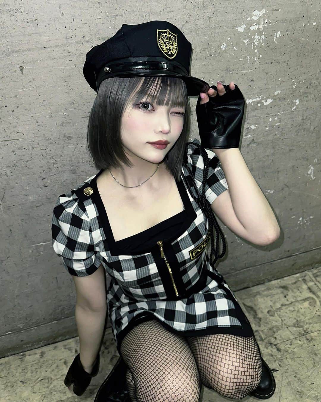 ふてこのインスタグラム：「逮捕します💦🩷💦🩷   #ハロウィン  #ハロウィンコスプレ  #ポリス」