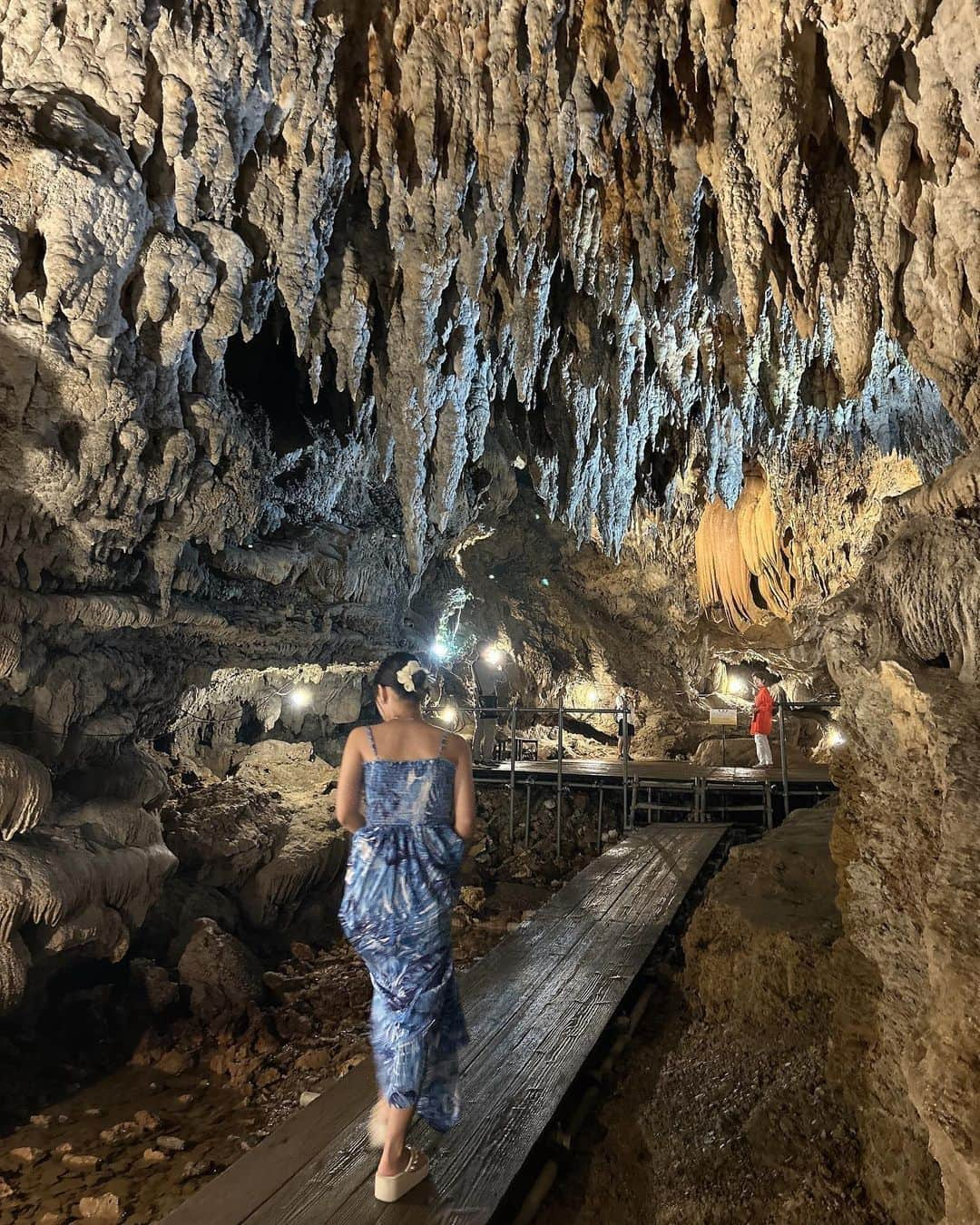 山田菜々美さんのインスタグラム写真 - (山田菜々美Instagram)「. okinawa✈️ . 結婚式があったので かりゆしウェア🏝️💙 . 沖縄での結婚式が素敵すぎて 沖縄住みたくなった👰🏻‍♀️🌺 . 仕事でしか行ったこと なかったから観光もして 満喫できました😌🫶🏻 . 息子が小学生ぐらいになったら また行きたいな〜なんて💭🐍 .」10月29日 22時54分 - team8yamada0209