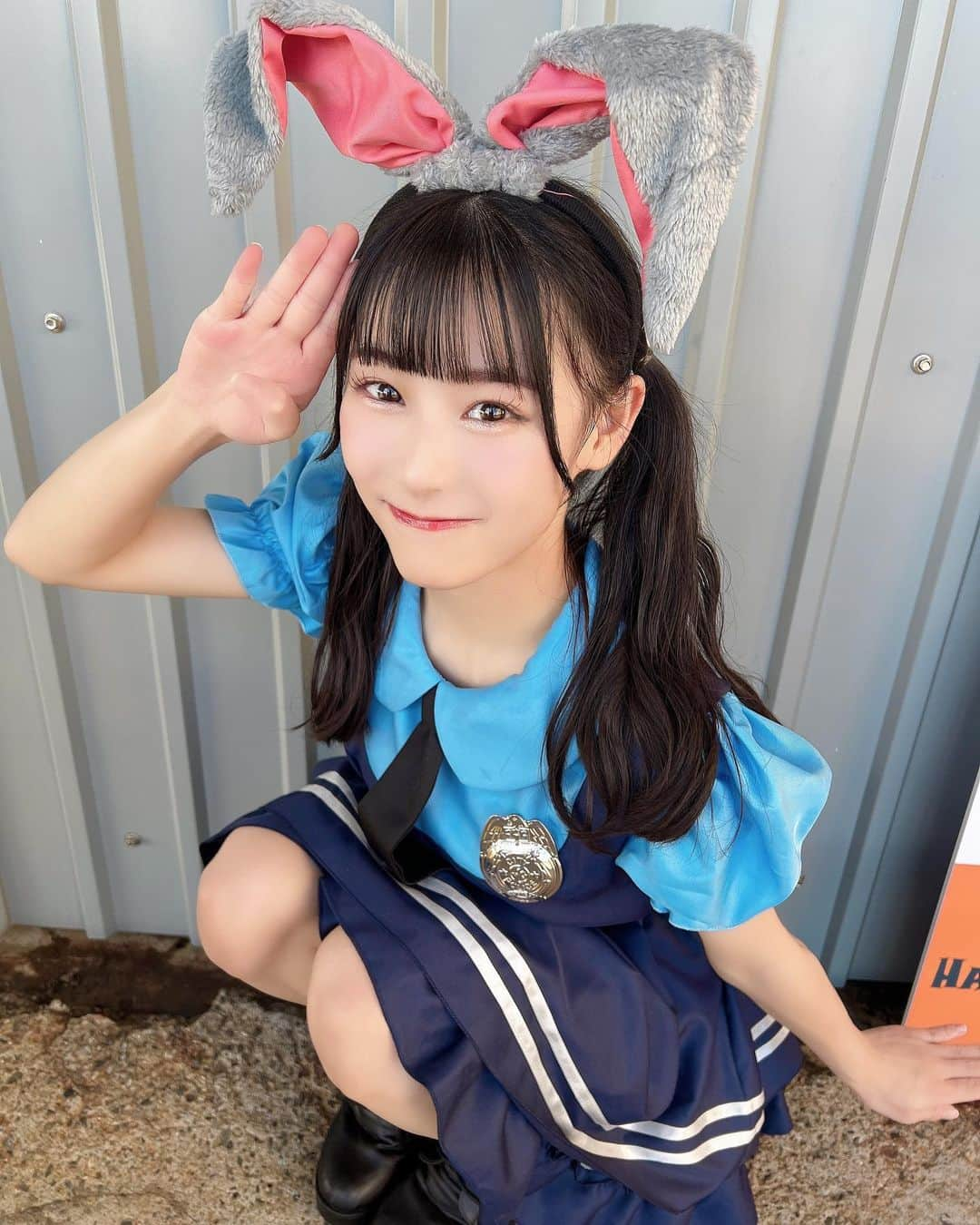 山崎玲奈のインスタグラム：「ジュディのコスプレ🐰💙  ・  #ズートピア#ズートピアコーデ#ジュディ#ジュディコスプレ#ディズニーコスプレ#Dハロ#Dハロ仮装#ハロウィン仮装#ハロウィンコスプレ#アイドル#disneyhalloween#ツインテール」