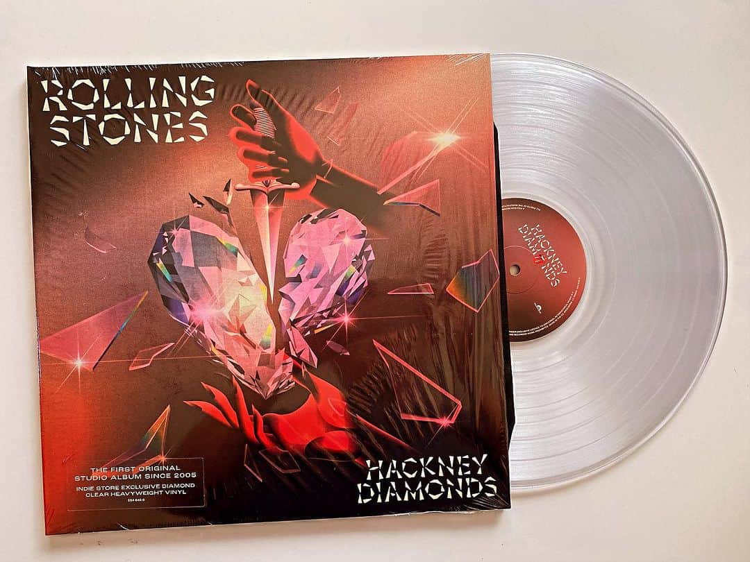 角田陽一郎のインスタグラム：「The Rolling Stonesの新譜Hackney Diamondsのレコードが届いたー！！ずーっとヘビロテ中。 なんてなんてカッコいいんだー！ 2023年に彼らの新譜をレコードで聴く至福。」