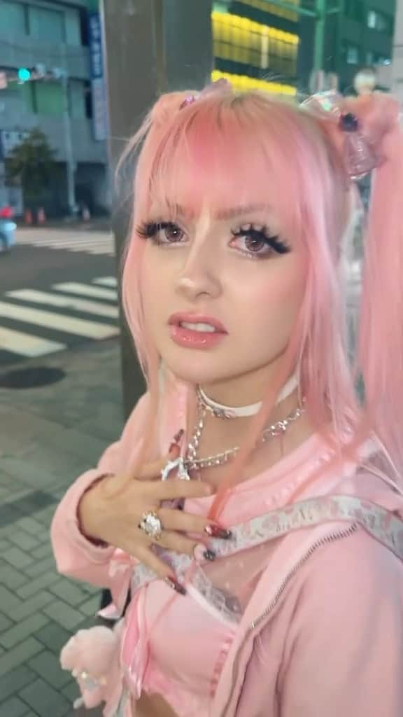 ナタリアなっちゃんのインスタグラム：「B*tch」