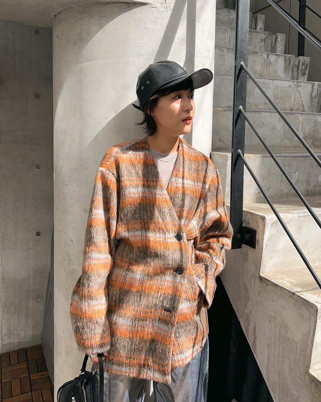 MOUSSY SNAPさんのインスタグラム写真 - (MOUSSY SNAPInstagram)「#MOUSSYSNAP @kahori_1027 160cm  ・SHAGGY CARDIGAN(010GAS30-6290) ・FOIL PRINT 90S LOWRISE STRAIGHT(010GAS11-5230) ・FAUX LEATHER CAP(010GAS51-6070) ・MINIMAL SHOULDER BAG(010GA751-6010) 全国のMOUSSY店舗／SHEL'TTER WEBSTORE／ZOZOTOWNにて発売中。  #MOUSSY #MOUSSYJEANS」10月29日 23時03分 - moussysnap