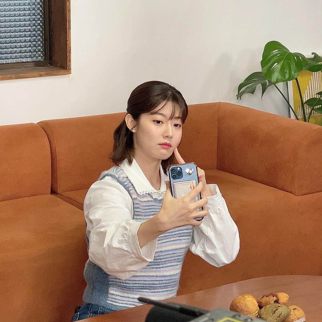 のインスタグラム：「가내조공업☺️ @management_soop  셀카는 숲블리에게 맡기기..💕」