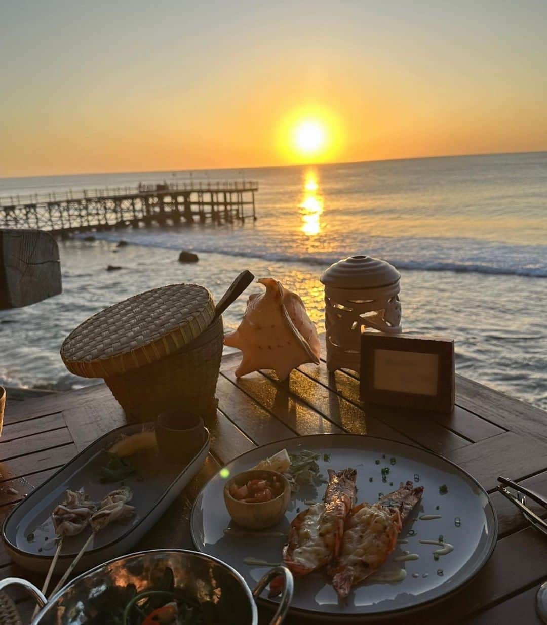 朝日奈央さんのインスタグラム写真 - (朝日奈央Instagram)「ラストの食事もとっても美味しかったな🍽️ 海を眺めながら美味しいご飯を食べれて贅沢な時間だった✨ Baliに感謝😭(なんか言い方ださい) 最後まで見てくれてありがとう🤣 沢山動画も撮ったので今度YouTubeにアップしようと思います💭  #Bali #ayanaresort」10月29日 23時08分 - pop_step_asahi