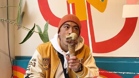 岡村咲のインスタグラム：「🍨  最高なお店見つけた💡 今日の動画で紹介しています🍨  ご報告 体調は右肩下がりです😭  #海外移住」