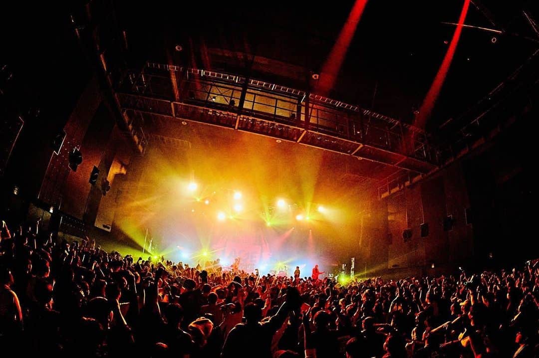 BLUE ENCOUNTさんのインスタグラム写真 - (BLUE ENCOUNTInstagram)「. 2023.10.29 『BLUE ENCOUNT 2MAN TOUR2023 ASSEMBLE A NEW AGE』 @ 仙台GIGS  w / KEYTALK  Guest Bassist / 中村和彦(9mm Parabellum Bullet)  📸@hamanokazushi」10月29日 23時18分 - blueencount_official
