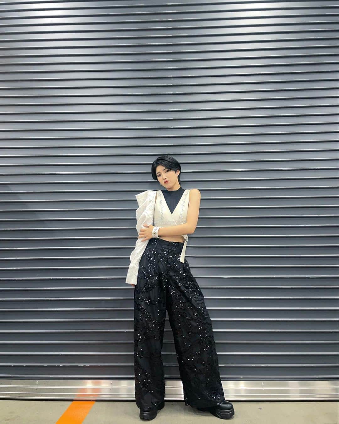 小島はなのインスタグラム：「・ スタプラフェスありがと〜!! AMEFURASSHIの事好きになってくれた人いるかなぁ、、??🤔 ・ 新曲も新衣装もかっこいいでしょっ!! スタプラアイドル最高なのですっ!! ・ #AMEFURASSHI #小島はな #スタプラフェス」